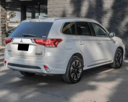 Белый Мицубиси Аутлендер, объемом двигателя 2 л и пробегом 89 тыс. км за 8500 $, фото 3 на Automoto.ua