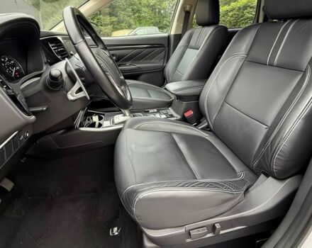 Мицубиси Аутлендер 2018 в Днепре (Днепропетровске) на Automoto.ua Белый Мицубиси Аутлендер, объемом двигателя 2 л и пробегом 37 тыс. км за 10000 $, фото 8 на Automoto.ua