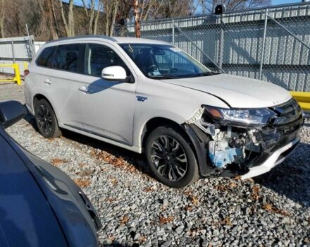 Белый Мицубиси Аутлендер, объемом двигателя 2 л и пробегом 129 тыс. км за 5100 $, фото 3 на Automoto.ua