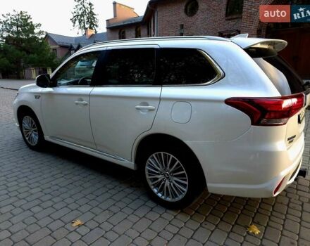 Мицубиси Аутлендер 2018 в Львове на Automoto.ua Белый Мицубиси Аутлендер, объемом двигателя 2 л и пробегом 177 тыс. км за 19950 $, фото 10 на Automoto.ua