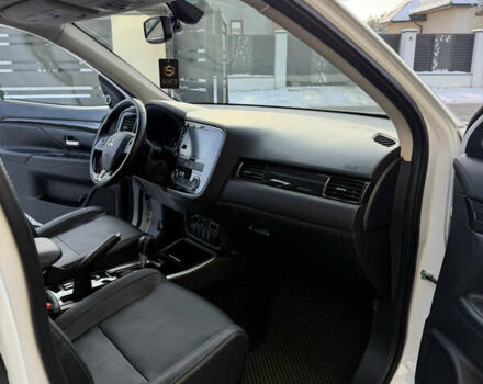 Белый Мицубиси Аутлендер, объемом двигателя 2.4 л и пробегом 91 тыс. км за 19199 $, фото 23 на Automoto.ua