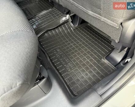 Белый Мицубиси Аутлендер, объемом двигателя 2 л и пробегом 45 тыс. км за 20200 $, фото 57 на Automoto.ua