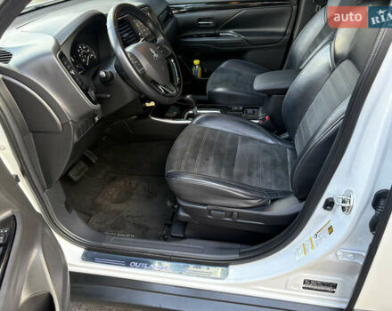 Білий Міцубісі Аутлендер, об'ємом двигуна 2.4 л та пробігом 130 тис. км за 16200 $, фото 11 на Automoto.ua