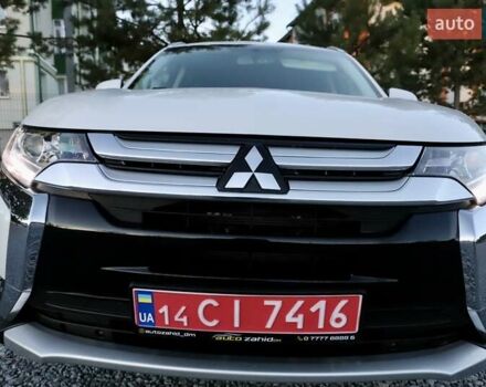 Міцубісі Аутлендер 2018 у Дрогобичі на Automoto.ua Білий Міцубісі Аутлендер, об'ємом двигуна 2.4 л та пробігом 59 тис. км за 17999 $, фото 12 на Automoto.ua
