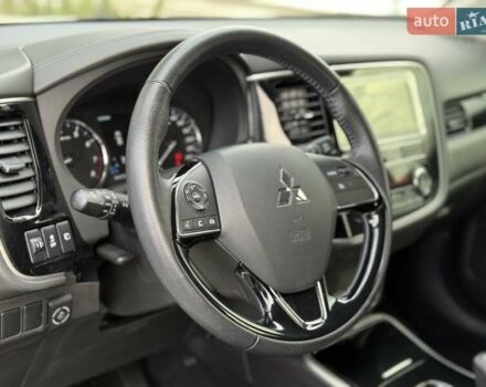 Белый Мицубиси Аутлендер, объемом двигателя 2 л и пробегом 45 тыс. км за 20200 $, фото 44 на Automoto.ua
