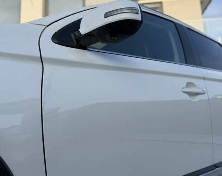 Белый Мицубиси Аутлендер, объемом двигателя 2.4 л и пробегом 91 тыс. км за 19199 $, фото 7 на Automoto.ua