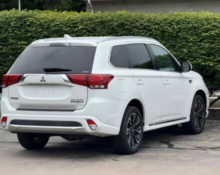 Мицубиси Аутлендер 2018 в Днепре (Днепропетровске) на Automoto.ua Белый Мицубиси Аутлендер, объемом двигателя 2 л и пробегом 37 тыс. км за 10000 $, фото 4 на Automoto.ua