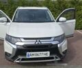 Мицубиси Аутлендер 2018 в Житомире на Automoto.ua Белый Мицубиси Аутлендер, объемом двигателя 2.36 л и пробегом 282 тыс. км за 15500 $, фото 1 на Automoto.ua