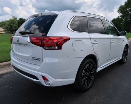 Білий Міцубісі Аутлендер, об'ємом двигуна 2 л та пробігом 43 тис. км за 5000 $, фото 4 на Automoto.ua