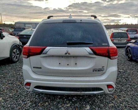 Белый Мицубиси Аутлендер, объемом двигателя 2 л и пробегом 73 тыс. км за 4000 $, фото 2 на Automoto.ua