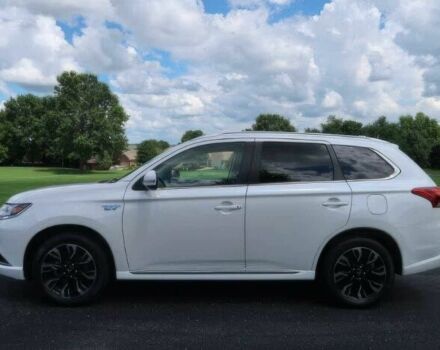 Білий Міцубісі Аутлендер, об'ємом двигуна 2 л та пробігом 44 тис. км за 12500 $, фото 3 на Automoto.ua