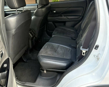 Белый Мицубиси Аутлендер, объемом двигателя 2.4 л и пробегом 130 тыс. км за 16200 $, фото 15 на Automoto.ua