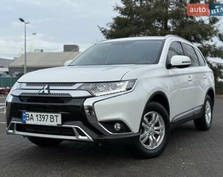 Белый Мицубиси Аутлендер, объемом двигателя 2 л и пробегом 45 тыс. км за 20200 $, фото 7 на Automoto.ua