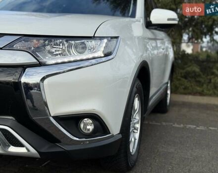 Белый Мицубиси Аутлендер, объемом двигателя 2 л и пробегом 45 тыс. км за 20200 $, фото 38 на Automoto.ua