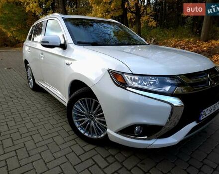 Мицубиси Аутлендер 2018 в Львове на Automoto.ua Белый Мицубиси Аутлендер, объемом двигателя 2 л и пробегом 177 тыс. км за 19950 $, фото 1 на Automoto.ua