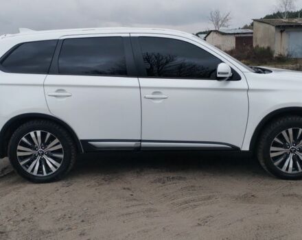 Белый Мицубиси Аутлендер, объемом двигателя 2.4 л и пробегом 122 тыс. км за 17400 $, фото 3 на Automoto.ua