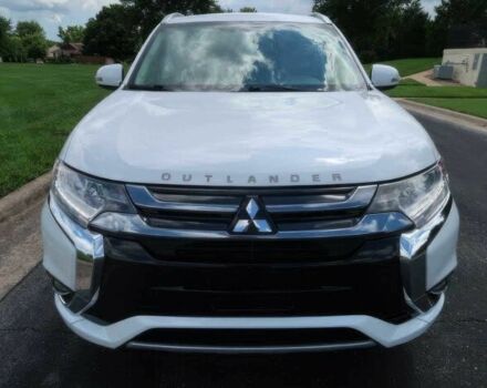 Белый Мицубиси Аутлендер, объемом двигателя 2 л и пробегом 31 тыс. км за 10000 $, фото 1 на Automoto.ua