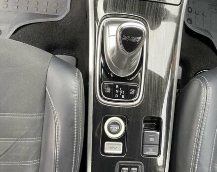 Білий Міцубісі Аутлендер, об'ємом двигуна 2 л та пробігом 118 тис. км за 17800 $, фото 2 на Automoto.ua