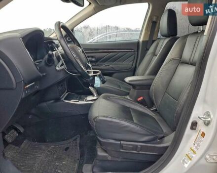 Білий Міцубісі Аутлендер, об'ємом двигуна 2 л та пробігом 117 тис. км за 4000 $, фото 6 на Automoto.ua