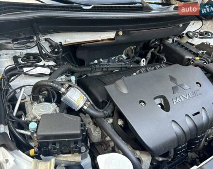 Белый Мицубиси Аутлендер, объемом двигателя 2 л и пробегом 56 тыс. км за 19400 $, фото 67 на Automoto.ua