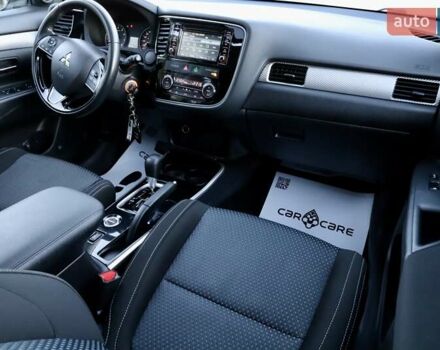 Міцубісі Аутлендер 2018 у Дрогобичі на Automoto.ua Білий Міцубісі Аутлендер, об'ємом двигуна 2.4 л та пробігом 59 тис. км за 17999 $, фото 56 на Automoto.ua