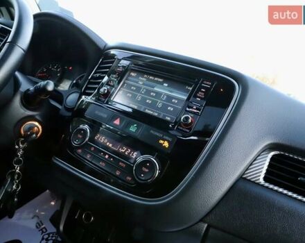 Міцубісі Аутлендер 2018 у Дрогобичі на Automoto.ua Білий Міцубісі Аутлендер, об'ємом двигуна 2.4 л та пробігом 59 тис. км за 17999 $, фото 52 на Automoto.ua