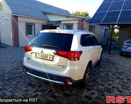 Белый Мицубиси Аутлендер, объемом двигателя 2.4 л и пробегом 87 тыс. км за 16800 $, фото 3 на Automoto.ua