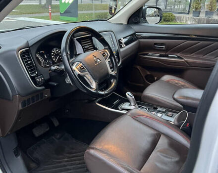 Білий Міцубісі Аутлендер, об'ємом двигуна 2 л та пробігом 191 тис. км за 18800 $, фото 10 на Automoto.ua