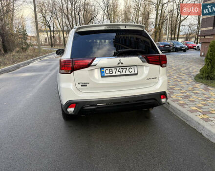 Білий Міцубісі Аутлендер, об'ємом двигуна 2.4 л та пробігом 130 тис. км за 15700 $, фото 4 на Automoto.ua