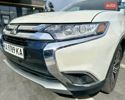 Мицубиси Аутлендер 2018 в Борисполе на Automoto.ua Белый Мицубиси Аутлендер, объемом двигателя 2.36 л и пробегом 92 тыс. км за 16900 $, фото 35 на Automoto.ua