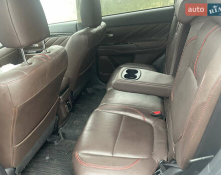 Белый Мицубиси Аутлендер, объемом двигателя 2 л и пробегом 142 тыс. км за 17400 $, фото 11 на Automoto.ua