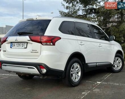 Белый Мицубиси Аутлендер, объемом двигателя 2 л и пробегом 45 тыс. км за 20200 $, фото 22 на Automoto.ua