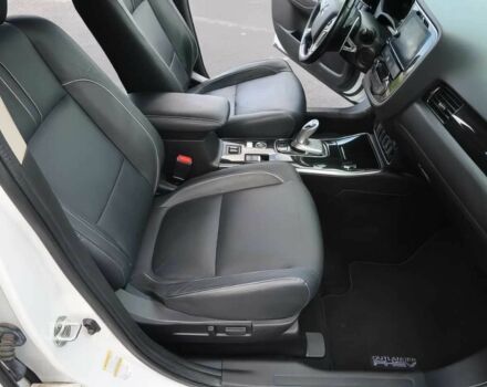 Белый Мицубиси Аутлендер, объемом двигателя 2 л и пробегом 50 тыс. км за 11699 $, фото 8 на Automoto.ua