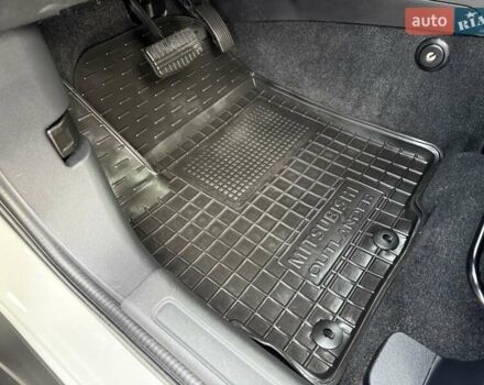 Белый Мицубиси Аутлендер, объемом двигателя 2 л и пробегом 45 тыс. км за 20200 $, фото 42 на Automoto.ua