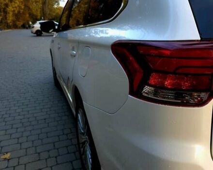 Мицубиси Аутлендер 2018 в Львове на Automoto.ua Белый Мицубиси Аутлендер, объемом двигателя 2 л и пробегом 177 тыс. км за 19950 $, фото 9 на Automoto.ua