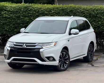 Мицубиси Аутлендер 2018 в Днепре (Днепропетровске) на Automoto.ua Белый Мицубиси Аутлендер, объемом двигателя 2 л и пробегом 37 тыс. км за 10000 $, фото 2 на Automoto.ua