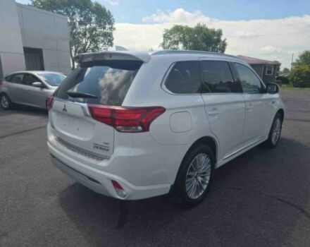 Белый Мицубиси Аутлендер, объемом двигателя 2 л и пробегом 49 тыс. км за 12400 $, фото 3 на Automoto.ua