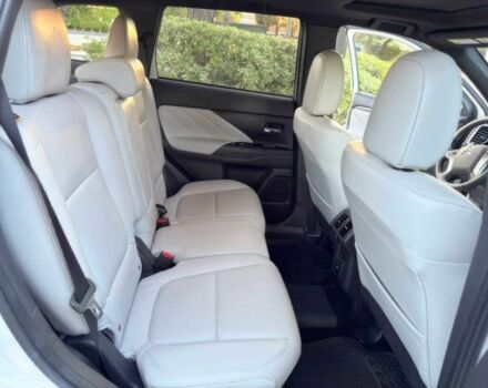 Белый Мицубиси Аутлендер, объемом двигателя 2 л и пробегом 34 тыс. км за 9100 $, фото 10 на Automoto.ua