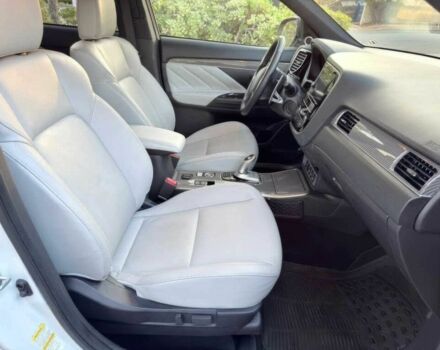 Белый Мицубиси Аутлендер, объемом двигателя 2 л и пробегом 34 тыс. км за 9100 $, фото 8 на Automoto.ua