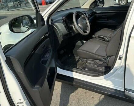 Белый Мицубиси Аутлендер, объемом двигателя 2 л и пробегом 19 тыс. км за 18500 $, фото 39 на Automoto.ua