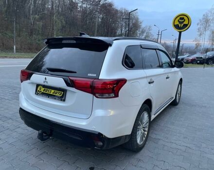 Белый Мицубиси Аутлендер, объемом двигателя 2.4 л и пробегом 53 тыс. км за 32900 $, фото 5 на Automoto.ua