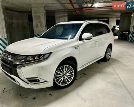 Белый Мицубиси Аутлендер, объемом двигателя 2 л и пробегом 70 тыс. км за 24300 $, фото 12 на Automoto.ua