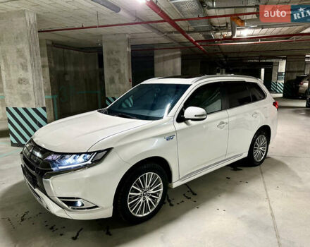 Белый Мицубиси Аутлендер, объемом двигателя 2 л и пробегом 70 тыс. км за 24300 $, фото 11 на Automoto.ua