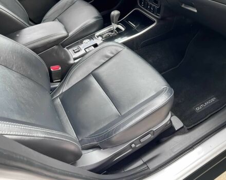 Белый Мицубиси Аутлендер, объемом двигателя 3 л и пробегом 46 тыс. км за 10900 $, фото 8 на Automoto.ua