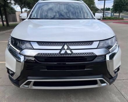 Белый Мицубиси Аутлендер, объемом двигателя 3 л и пробегом 46 тыс. км за 10900 $, фото 1 на Automoto.ua