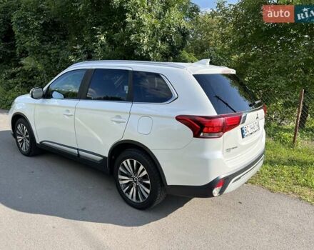 Белый Мицубиси Аутлендер, объемом двигателя 2.36 л и пробегом 160 тыс. км за 17400 $, фото 7 на Automoto.ua