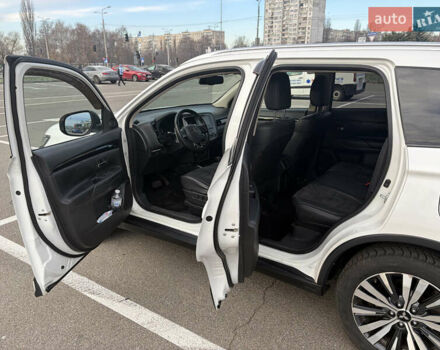 Білий Міцубісі Аутлендер, об'ємом двигуна 2.36 л та пробігом 168 тис. км за 19500 $, фото 6 на Automoto.ua