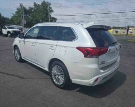 Белый Мицубиси Аутлендер, объемом двигателя 2 л и пробегом 49 тыс. км за 12400 $, фото 4 на Automoto.ua