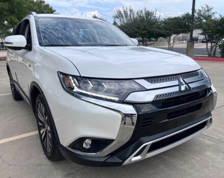 Белый Мицубиси Аутлендер, объемом двигателя 3 л и пробегом 46 тыс. км за 10900 $, фото 2 на Automoto.ua