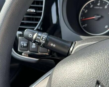 Белый Мицубиси Аутлендер, объемом двигателя 2 л и пробегом 19 тыс. км за 18500 $, фото 24 на Automoto.ua